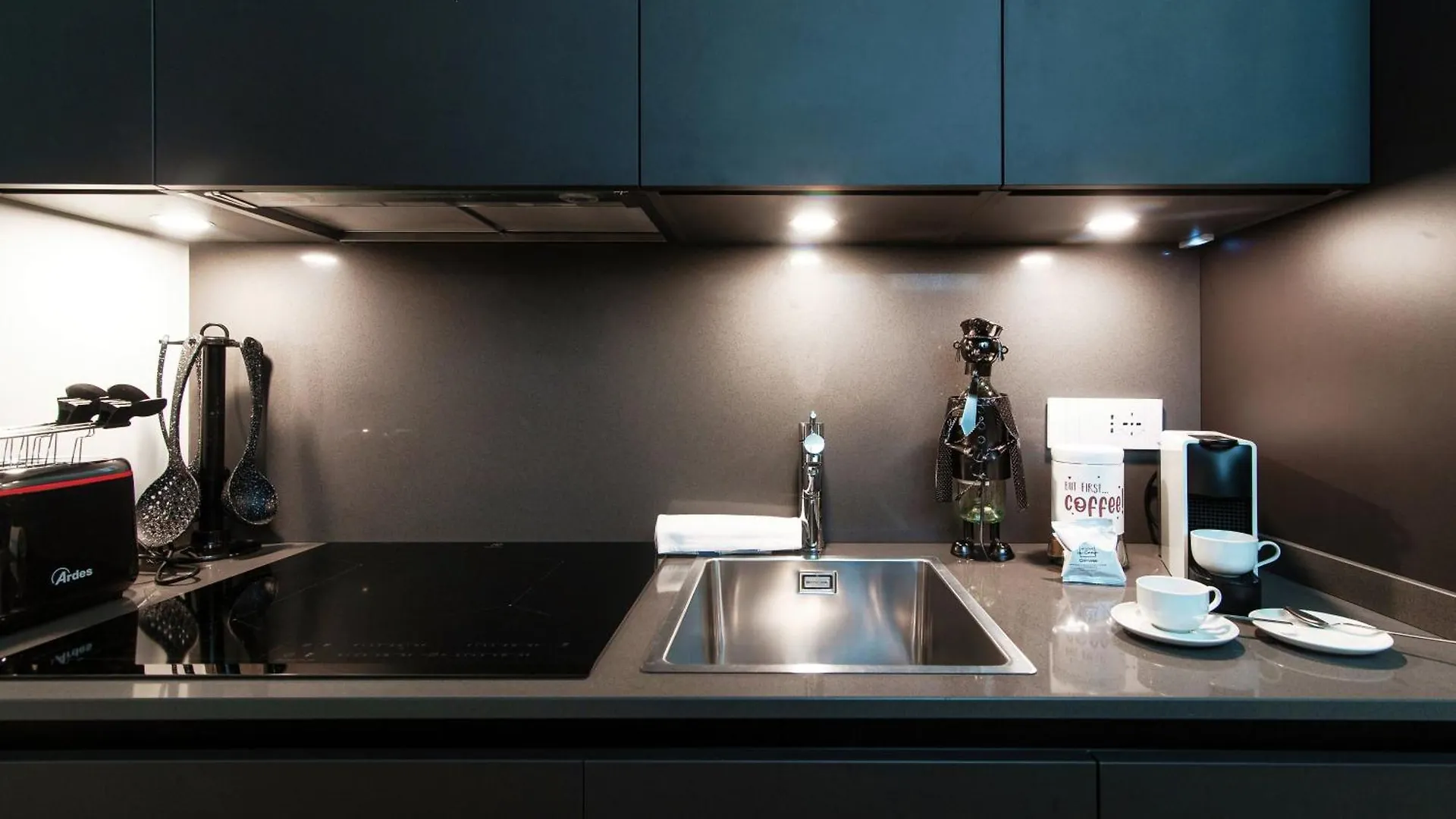 Appartamento Palazzo Diaz Suites - By MyhomeinCôme Italia