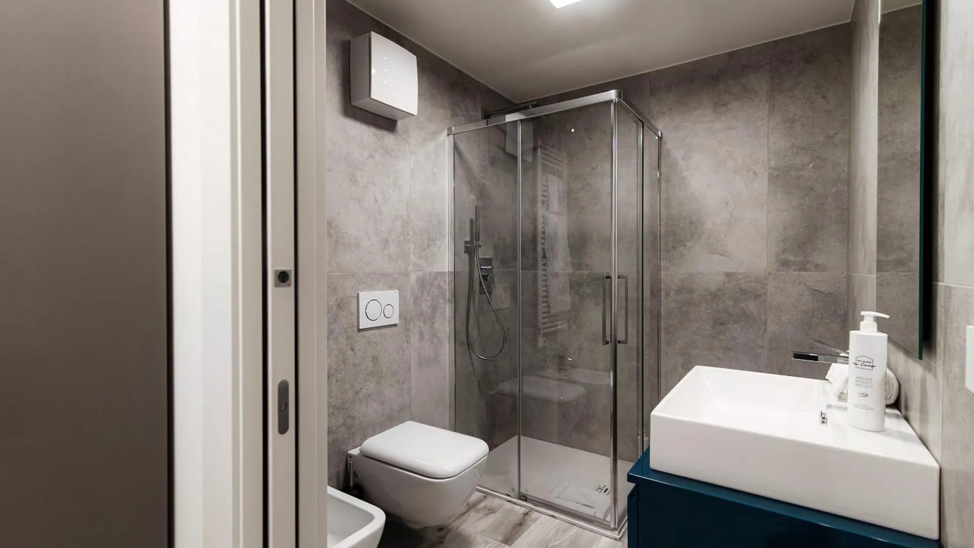 Palazzo Diaz Suites - By MyhomeinCôme Italia